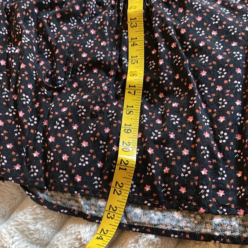 Universal Threads Country Floral Boho Blouse – Effortlessly Chic​ - Picture 6 of 6